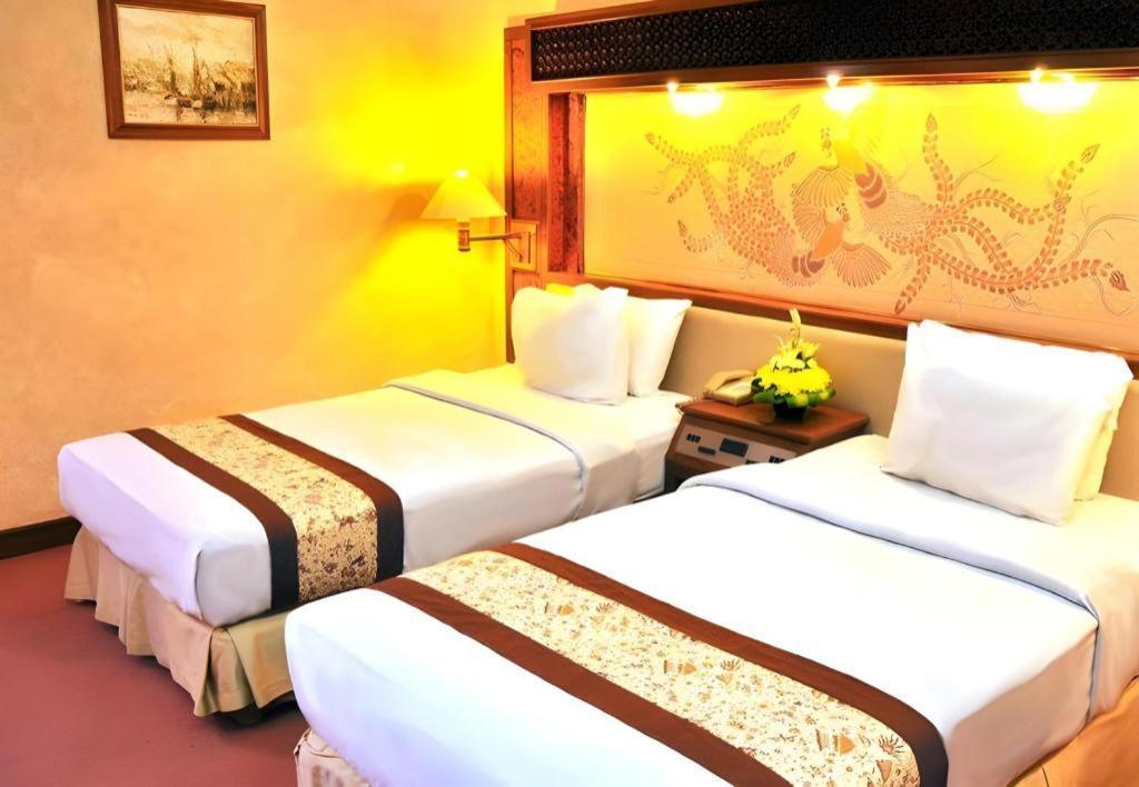 Kartika Chandra Hotel Jakarta Exterior foto