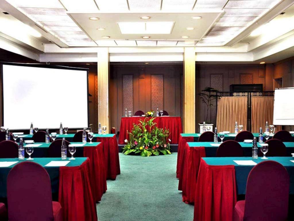 Kartika Chandra Hotel Jakarta Exterior foto