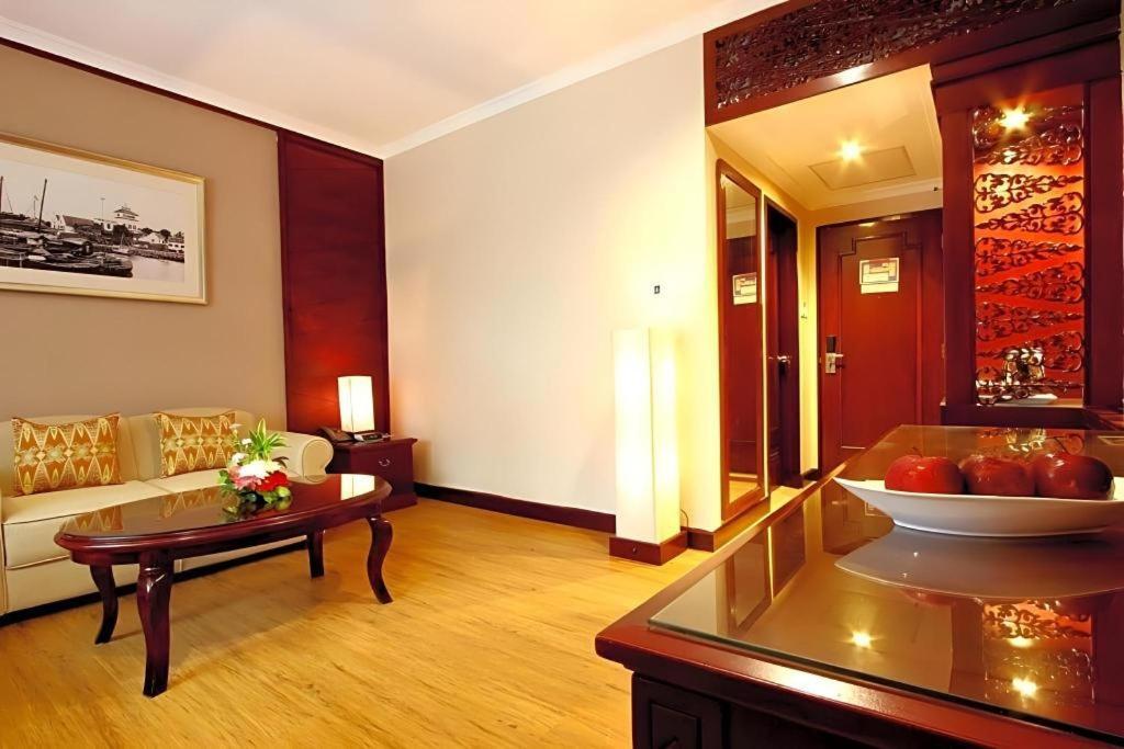 Kartika Chandra Hotel Jakarta Exterior foto