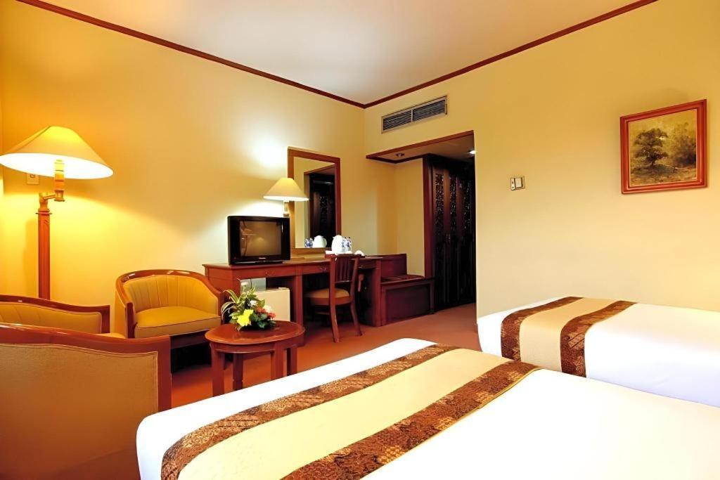 Kartika Chandra Hotel Jakarta Exterior foto