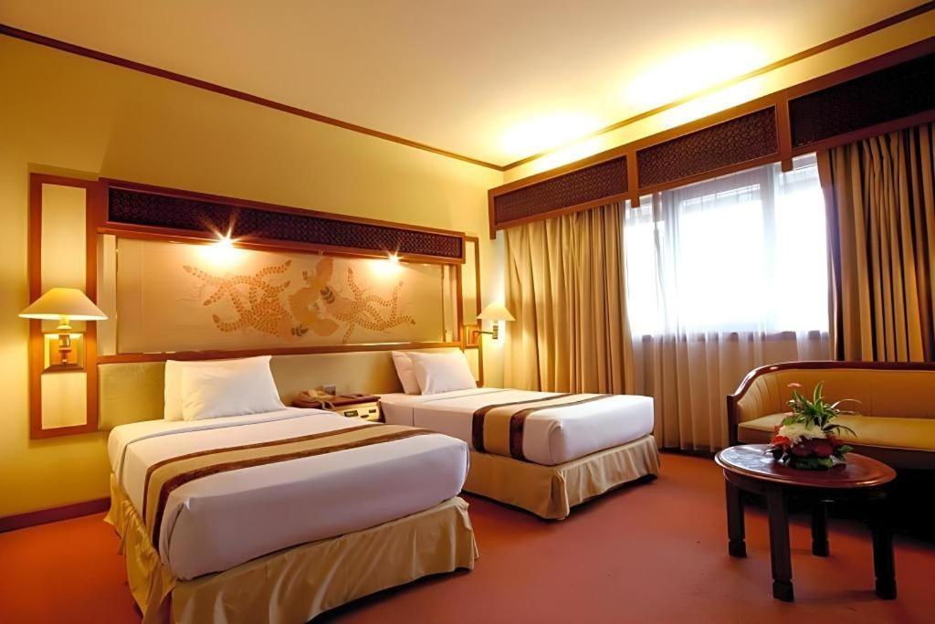 Kartika Chandra Hotel Jakarta Exterior foto