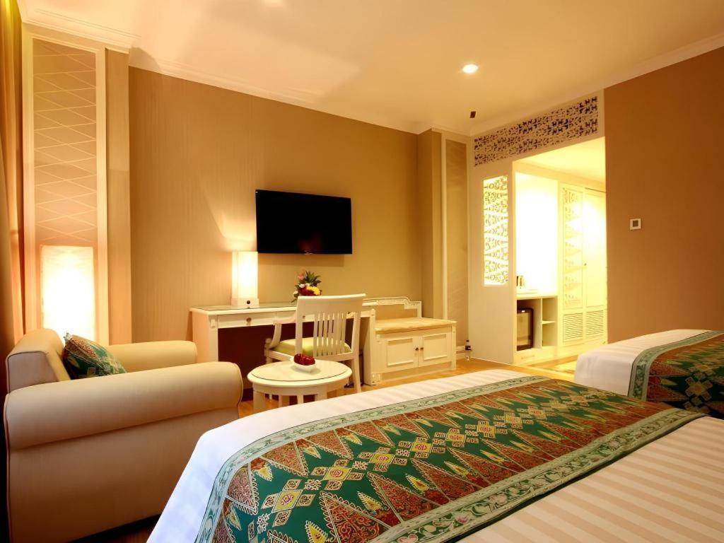 Kartika Chandra Hotel Jakarta Exterior foto