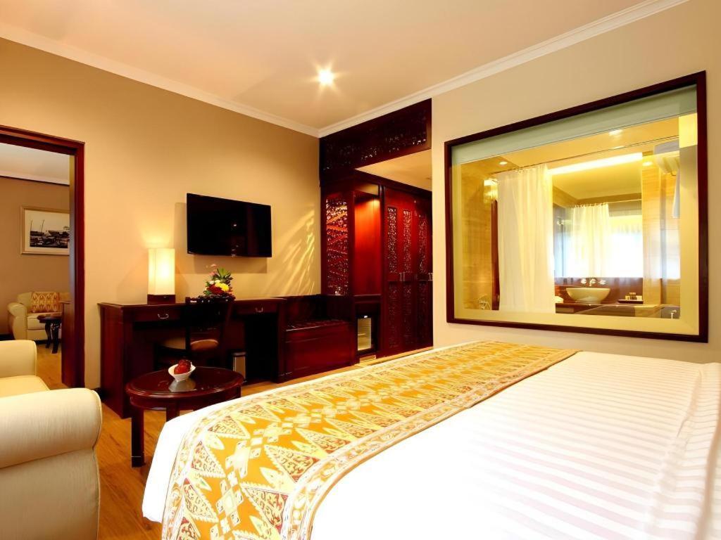 Kartika Chandra Hotel Jakarta Exterior foto
