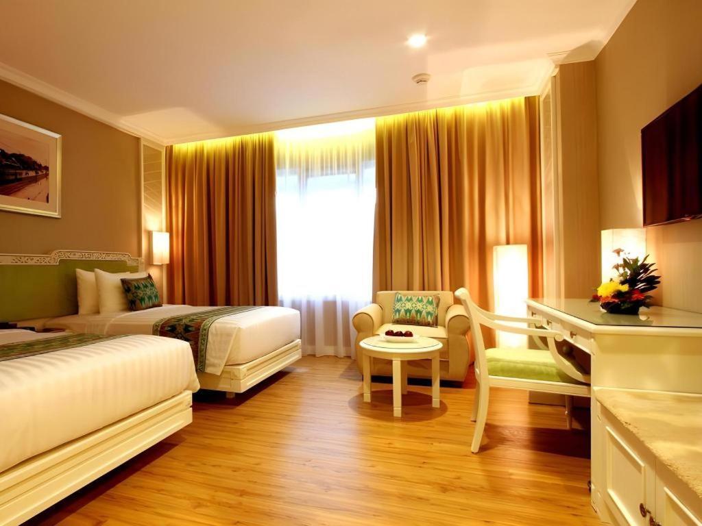 Kartika Chandra Hotel Jakarta Exterior foto