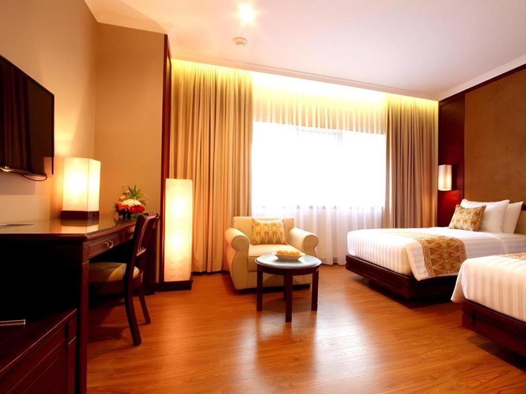 Kartika Chandra Hotel Jakarta Exterior foto