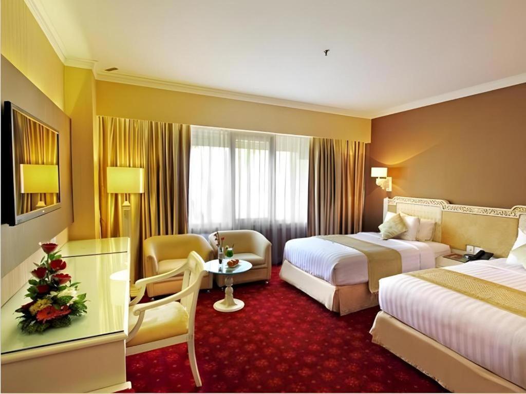 Kartika Chandra Hotel Jakarta Exterior foto
