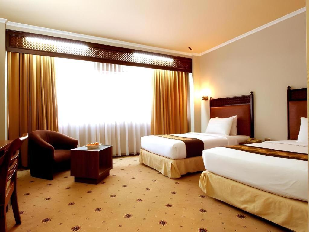 Kartika Chandra Hotel Jakarta Exterior foto