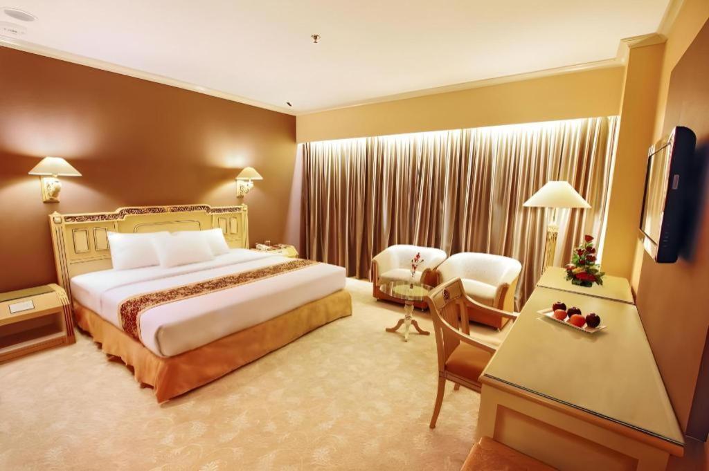 Kartika Chandra Hotel Jakarta Exterior foto