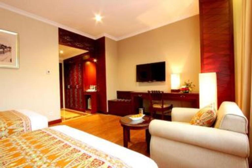 Kartika Chandra Hotel Jakarta Exterior foto